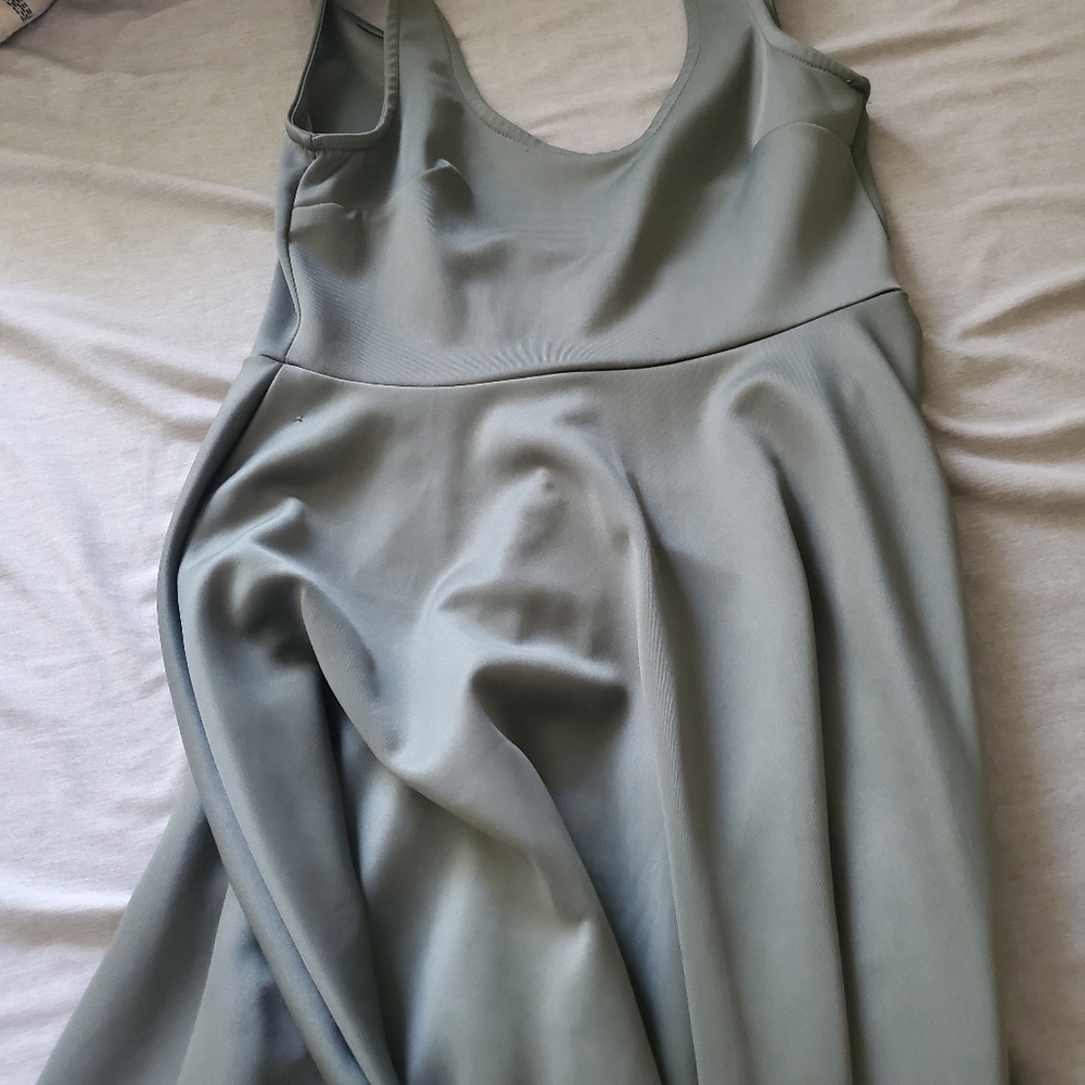 Green skater dress. M.